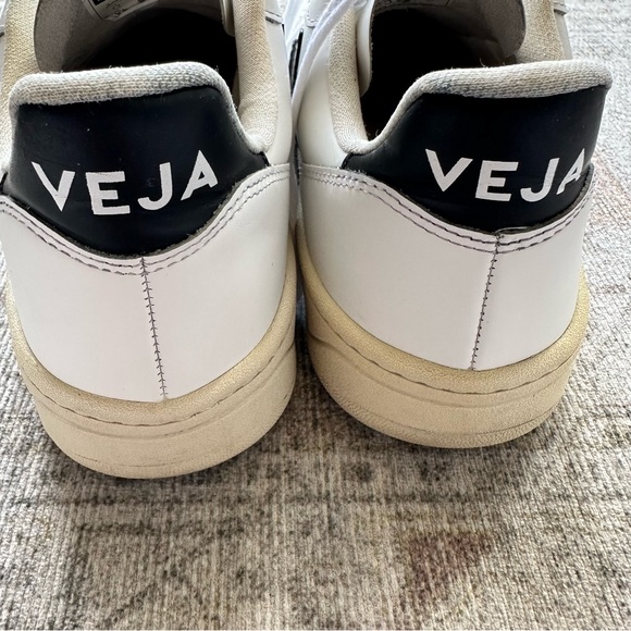 Veja V 10 Lace Up Sneaker sz 10 - Picture 5 of 9